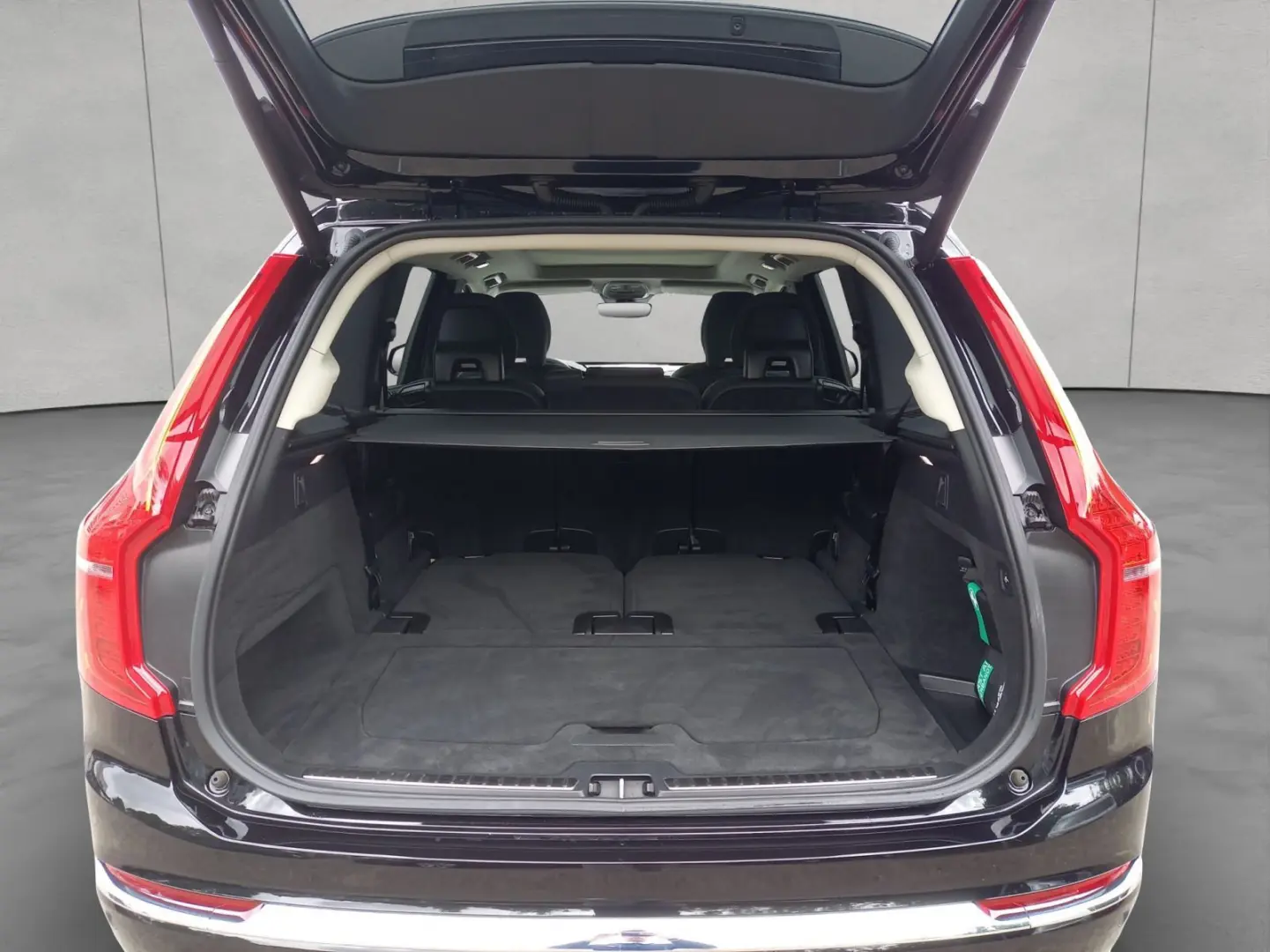 XC90 B5 D AWD Plus Bright   AHK/ LED/ RFK