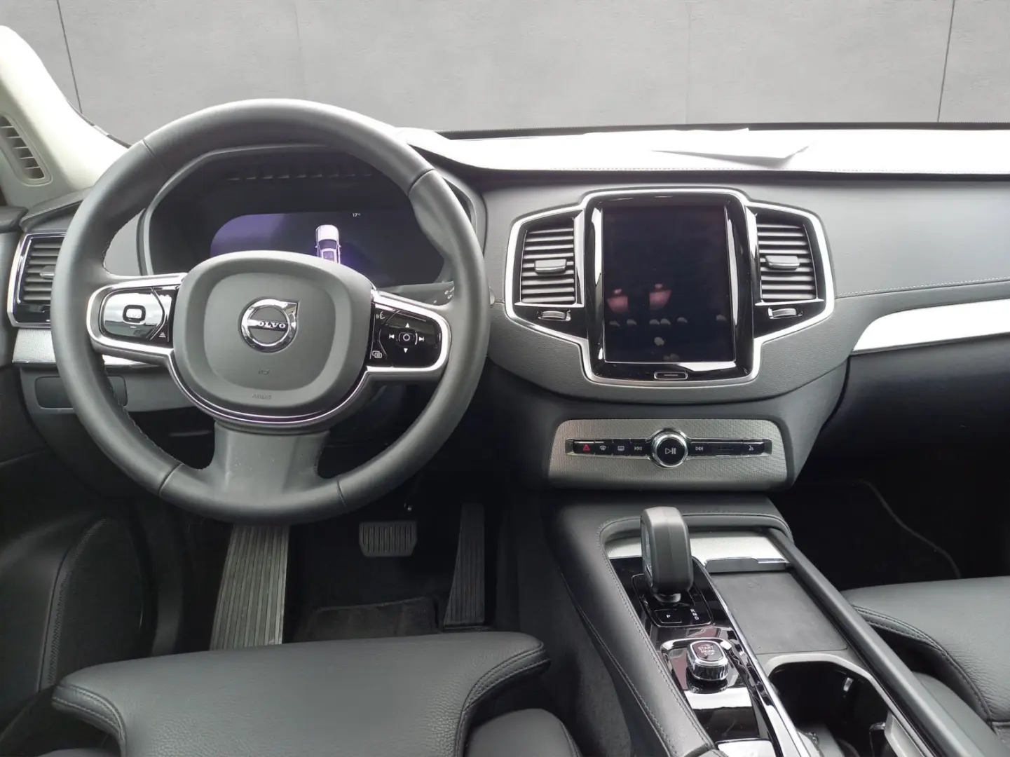 XC90 B5 D AWD Plus Bright   AHK/ LED/ RFK