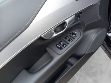 XC90 B5 D AWD Plus Bright   AHK/ LED/ RFK