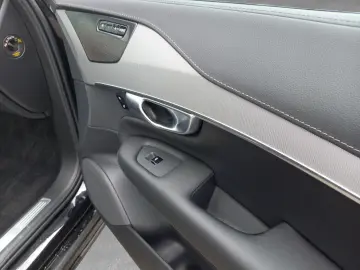 XC90 B5 D AWD Plus Bright   AHK/ LED/ RFK
