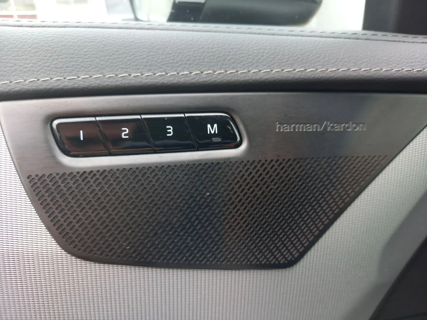 XC90 B5 D AWD Plus Bright   AHK/ LED/ RFK