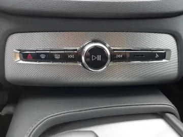 XC90 B5 D AWD Plus Bright   AHK/ LED/ RFK