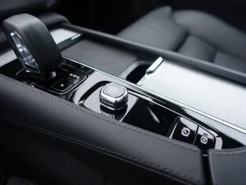 XC90 Ultra T8 AWD/FourC/AHK/HeadUP/Pano/360°/BLS
