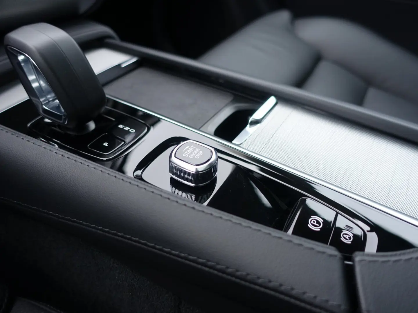XC90 Ultra T8 AWD/FourC/AHK/HeadUP/Pano/360°/BLS