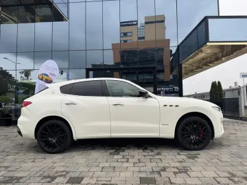 Maserati Levante GranSport 430 cp