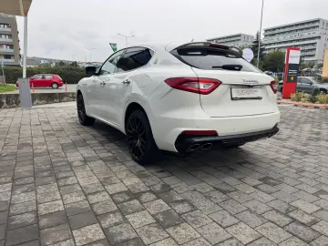 Maserati Levante GranSport 430 cp