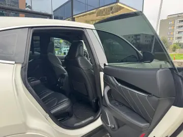 Maserati Levante GranSport 430 cp