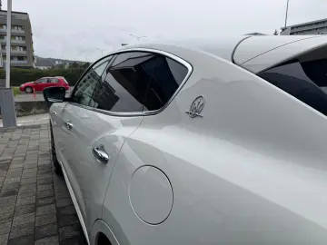 Maserati Levante GranSport 430 cp