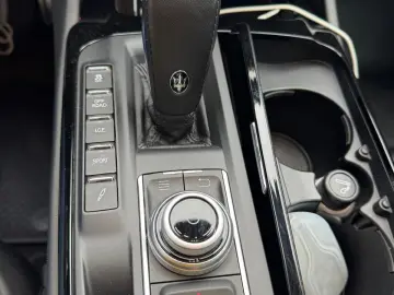 Maserati Levante GranSport 430 cp
