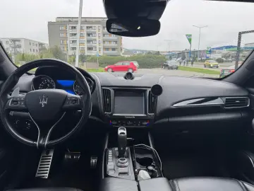 Maserati Levante GranSport 430 cp