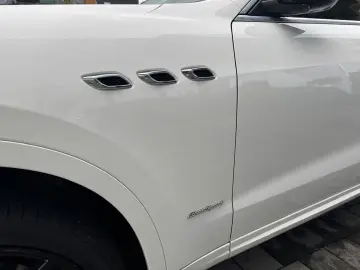Maserati Levante GranSport 430 cp