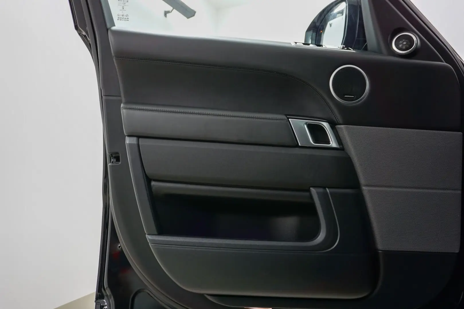 Range Rover Sport P525 HSE Dynamic Stealth Black