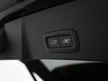XC40 Recharge T5