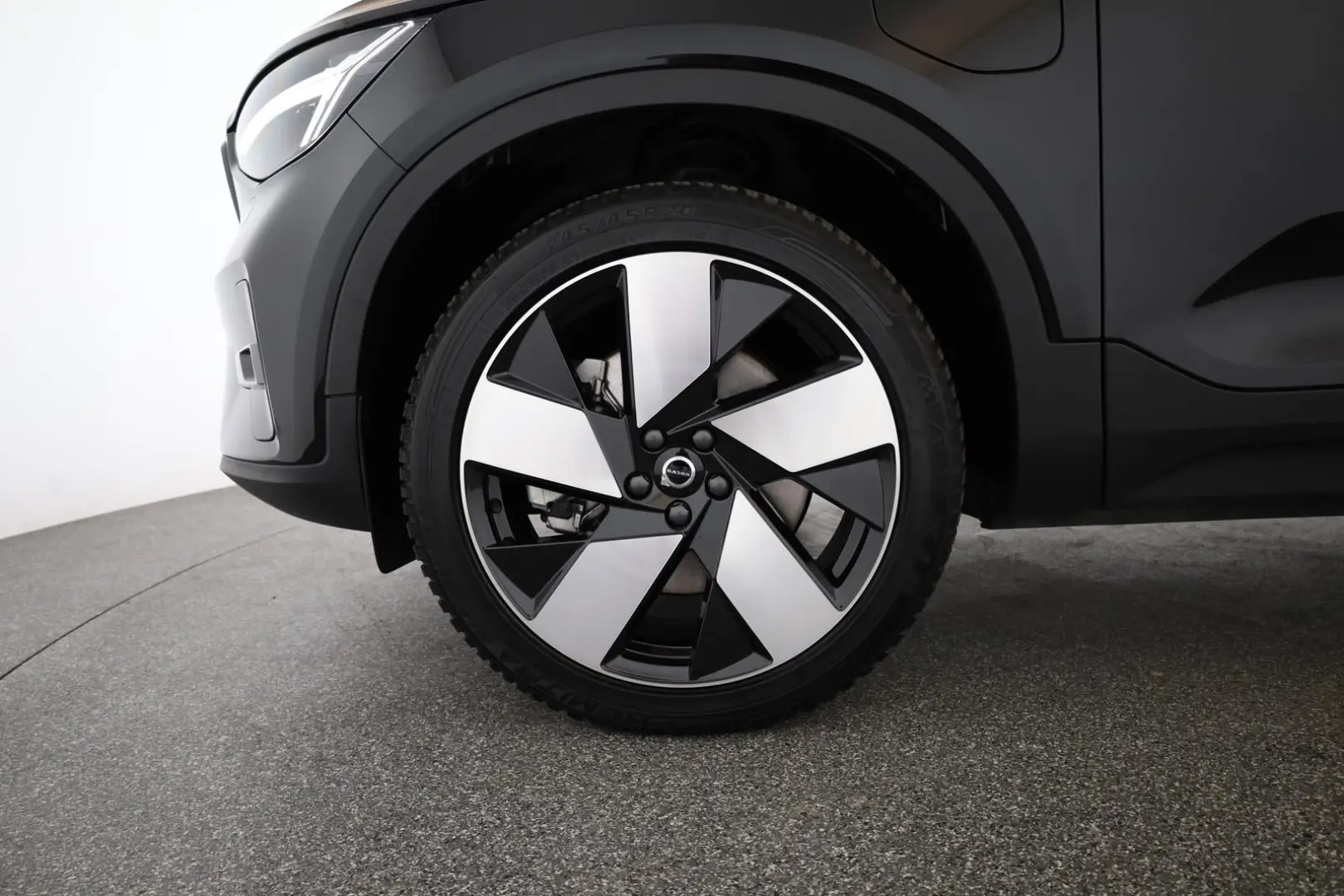 XC40 Recharge T5
