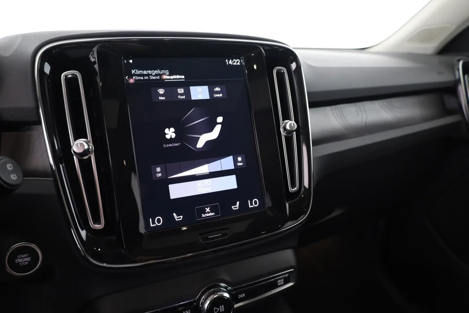XC40 Recharge T5