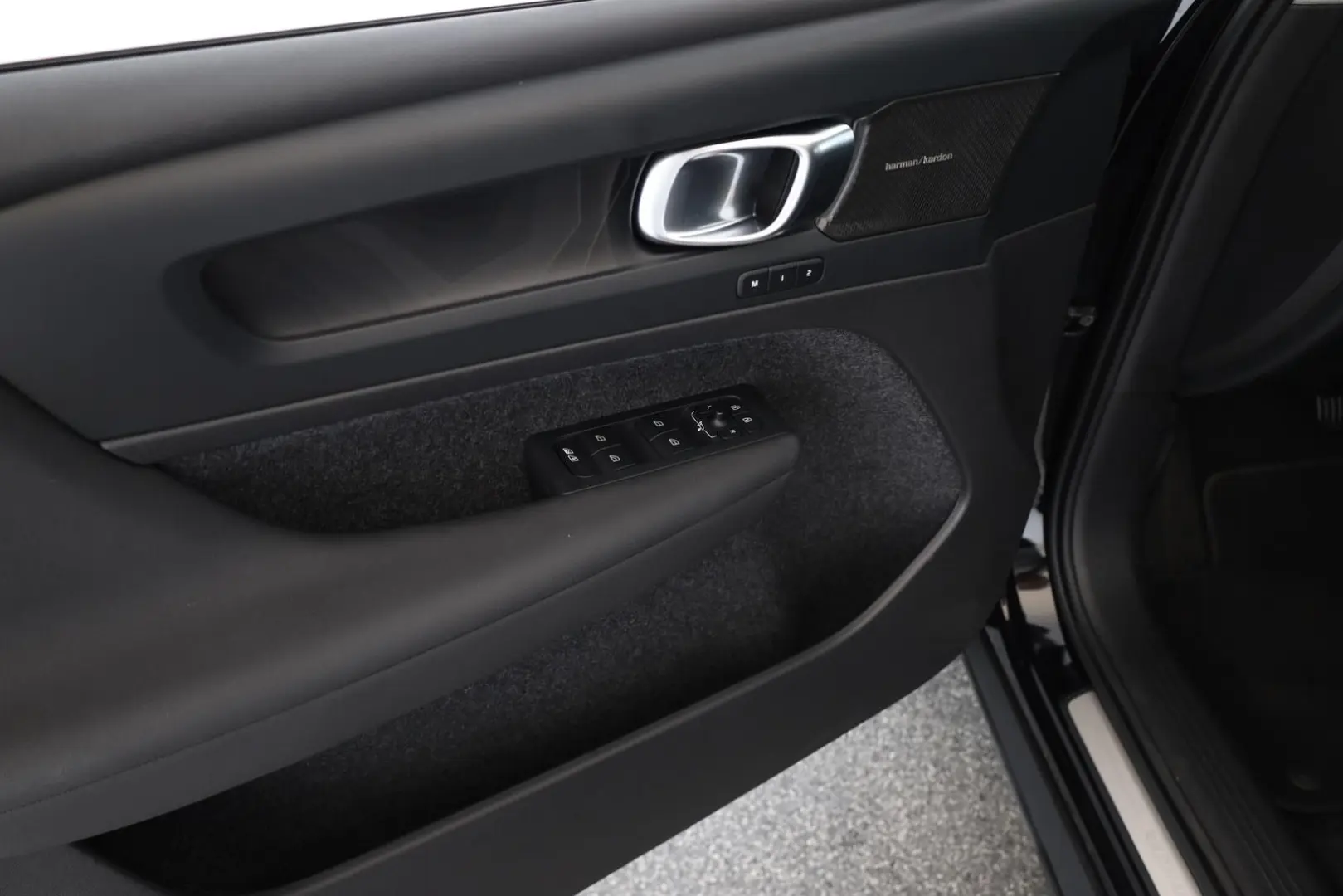 XC40 Recharge T5