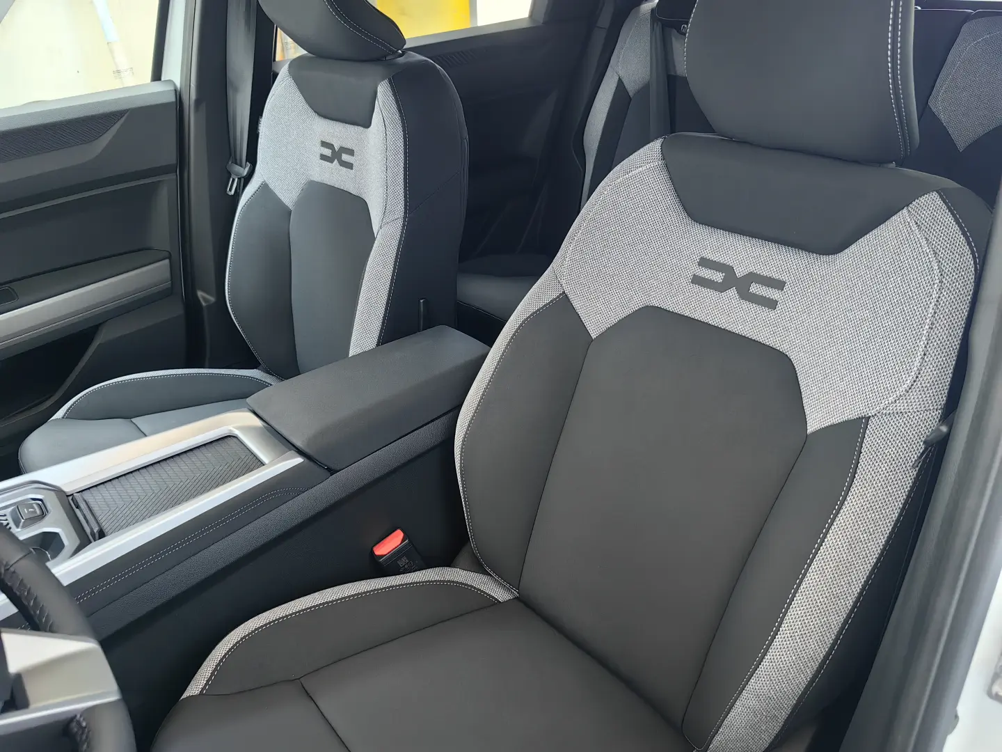 DACIA BIGSTER journey hybrid 155