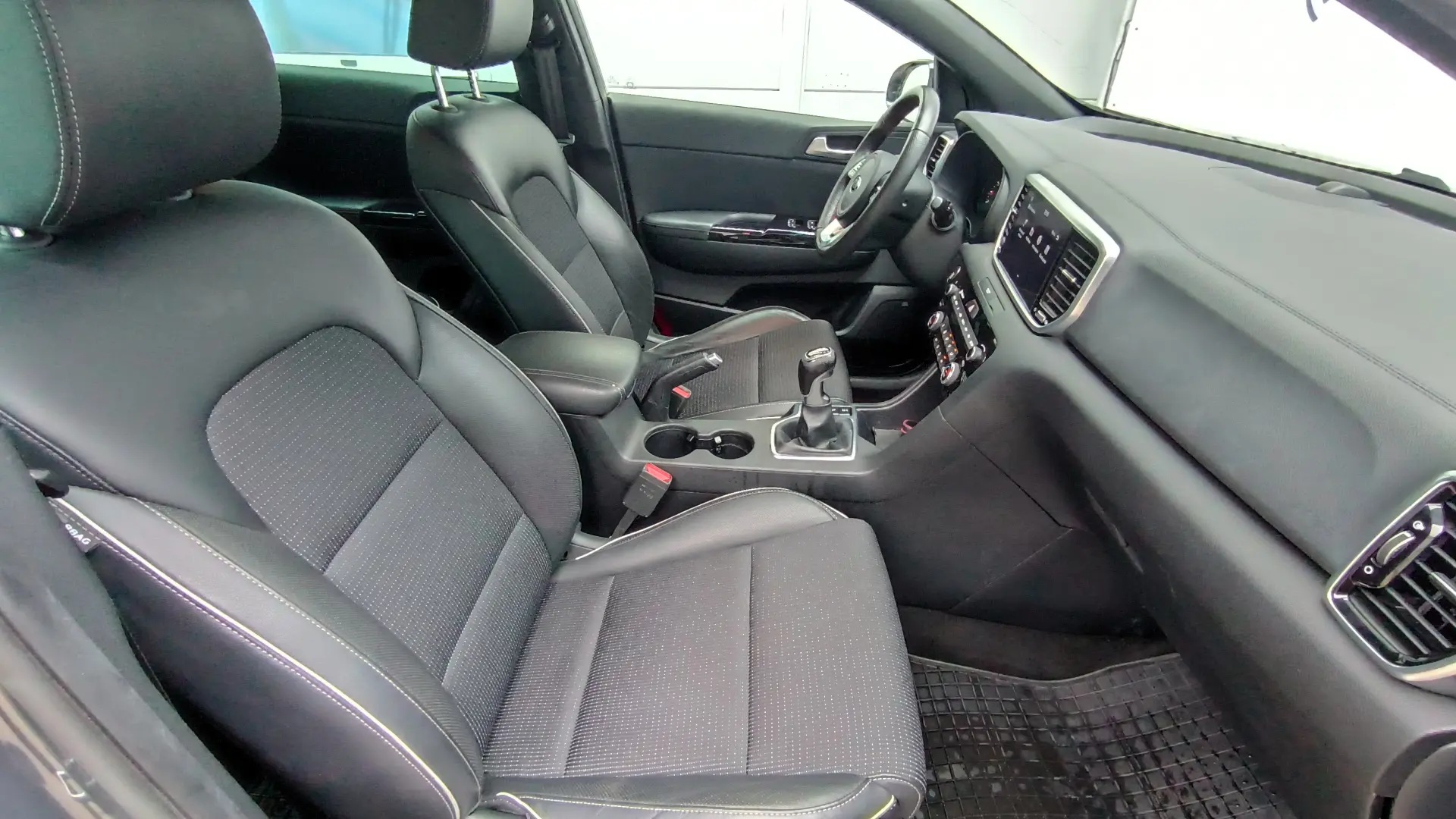Kia Sportage 1.6 T-GDI 6MT 4x4 GT Line