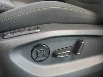 Skoda Kodiaq 2.0 TDI 4x4 Selection ACC AHK STHZ 7-SITZ