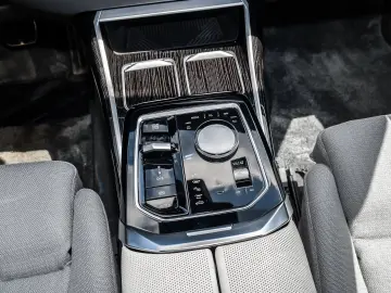 BMW 740d xDrive M SPORT