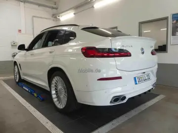 XD4 3.0 Navi Leder Panoramadach LED Scheinwerfer