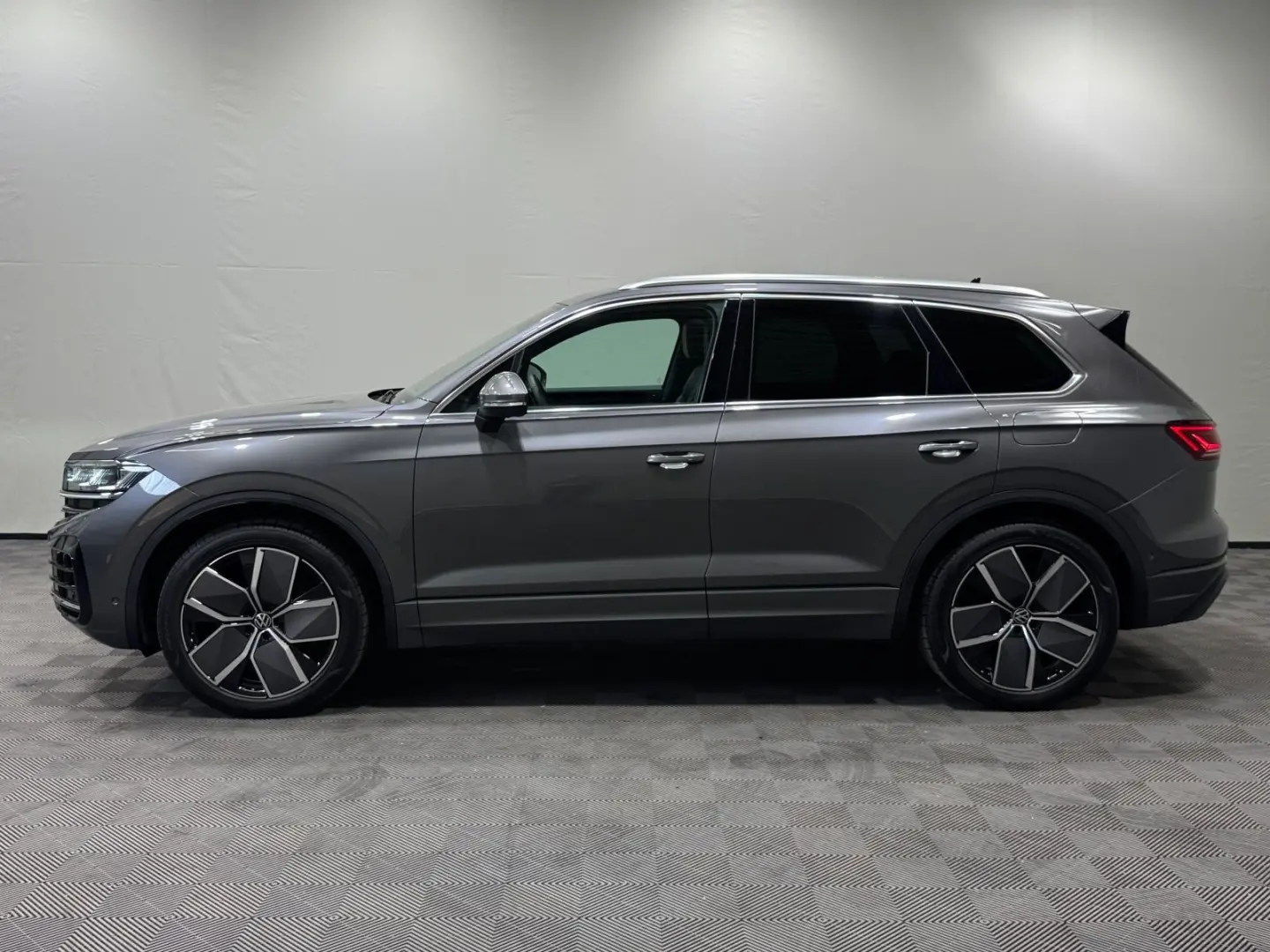 Touareg Elegance V6 eHybrid | IQ.LIGHT PANO 360°