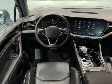 Touareg Elegance V6 eHybrid | IQ.LIGHT PANO 360°