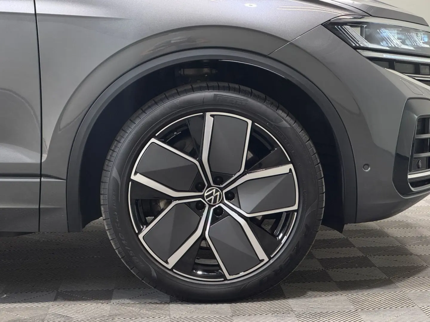 Touareg Elegance V6 eHybrid | IQ.LIGHT PANO 360°
