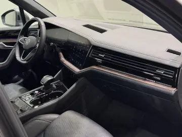 Touareg Elegance V6 eHybrid | IQ.LIGHT PANO 360°