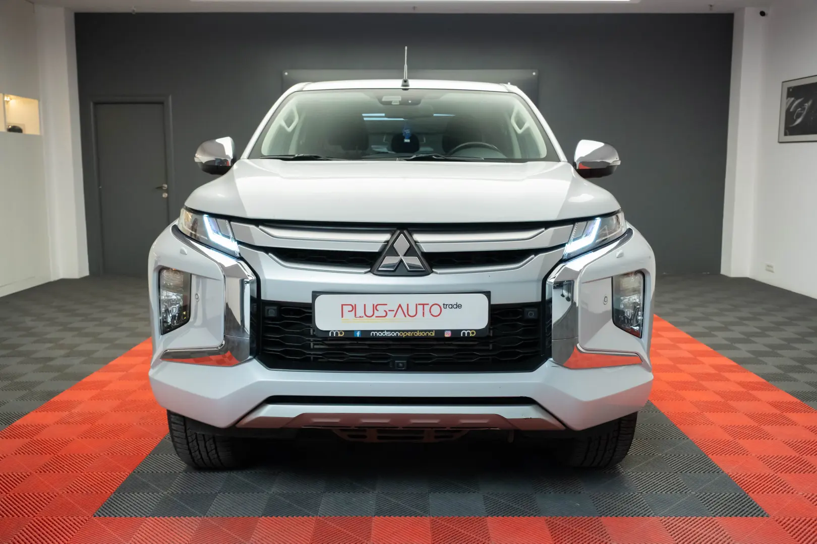 Mitsubishi L200 Double Cab 2.2 DI-D A/T Instyle