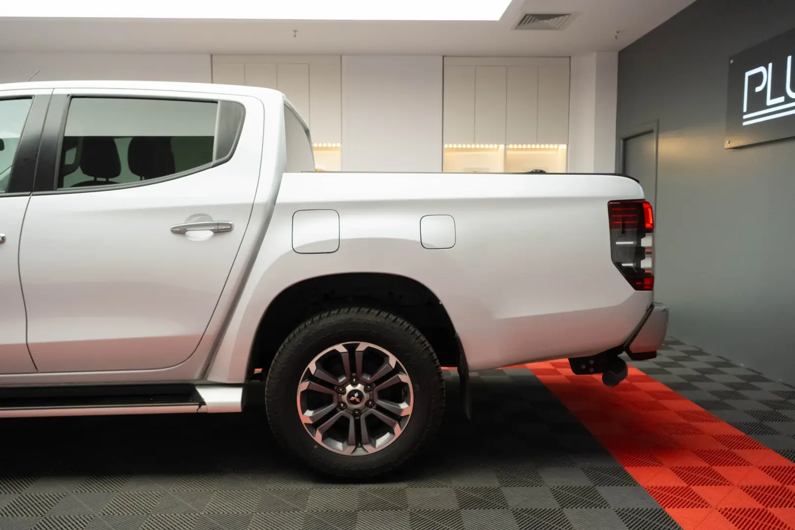 Mitsubishi L200 Double Cab 2.2 DI-D A/T Instyle