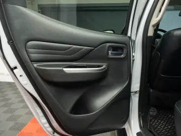 Mitsubishi L200 Double Cab 2.2 DI-D A/T Instyle