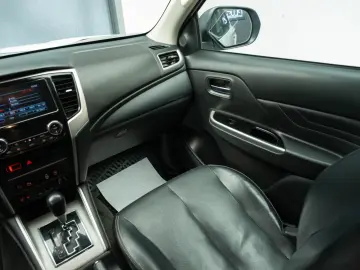 Mitsubishi L200 Double Cab 2.2 DI-D A/T Instyle