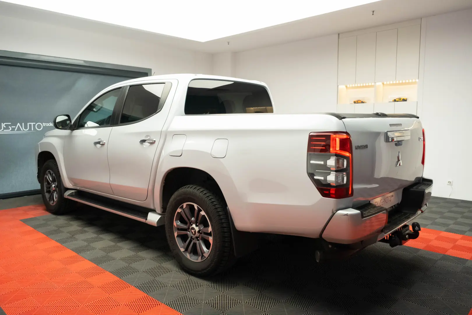 Mitsubishi L200 Double Cab 2.2 DI-D A/T Instyle