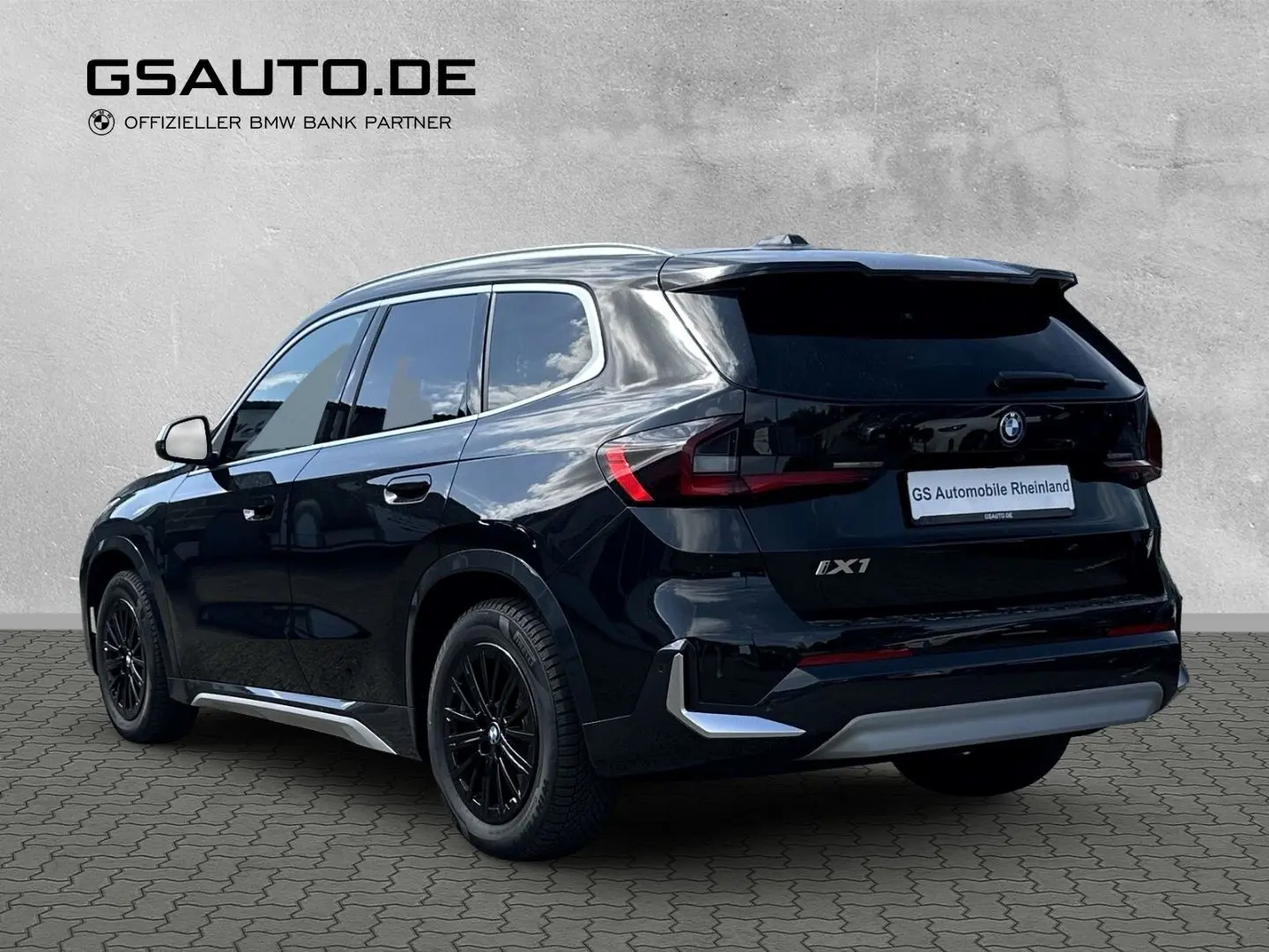 iX1 xDrive30 X-Line PANO ACC AdapLED H&K HUD 19'