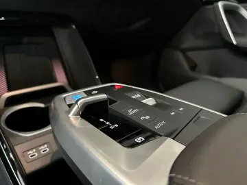 iX1 xDrive30 X-Line PANO ACC AdapLED H&K HUD 19'
