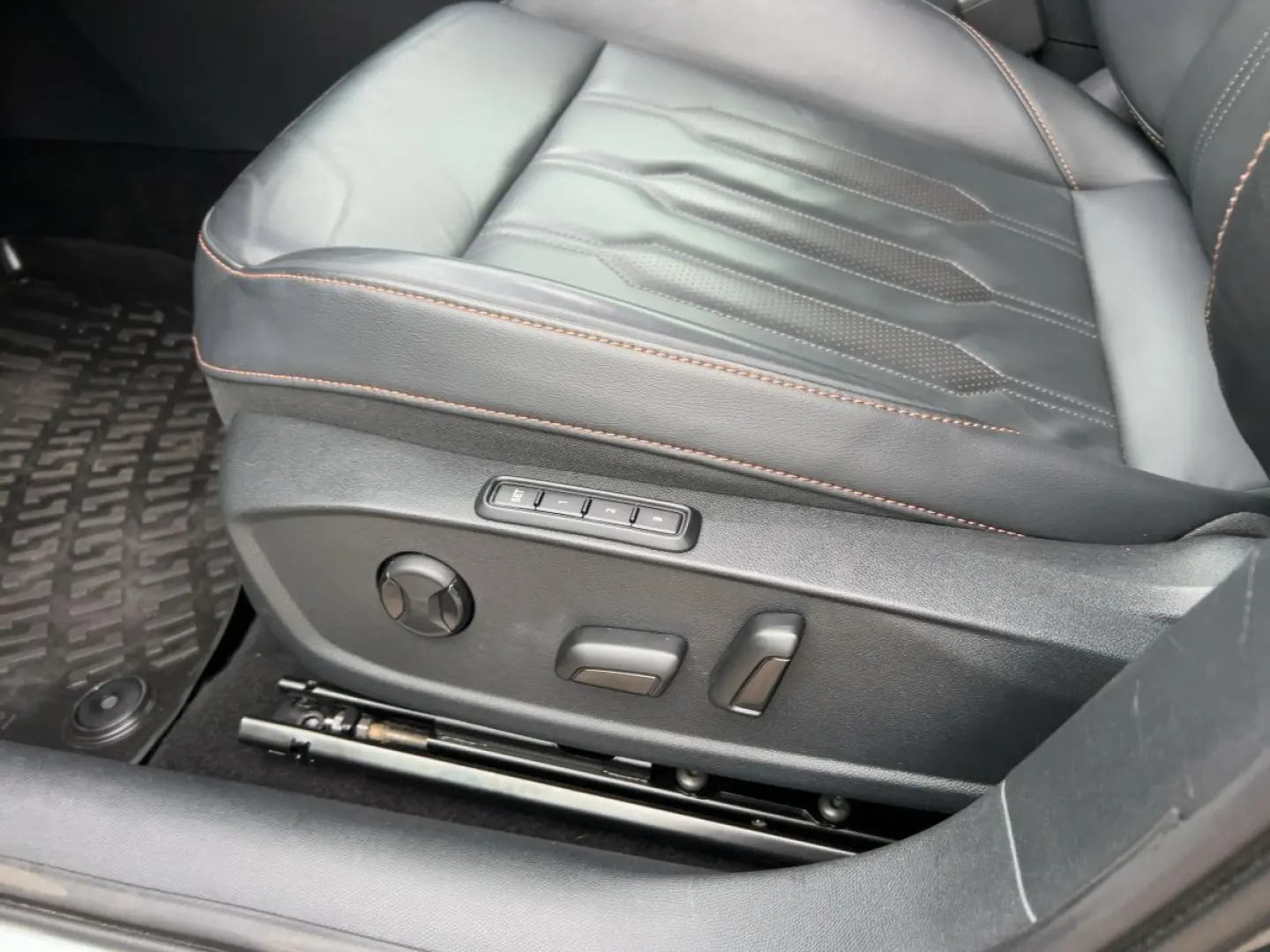Formentor VZ 2.0 TSI DSG 4Drive Navi LED SHZ PDC