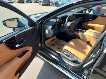LEXUS LS500H President