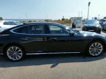 LEXUS LS500H President