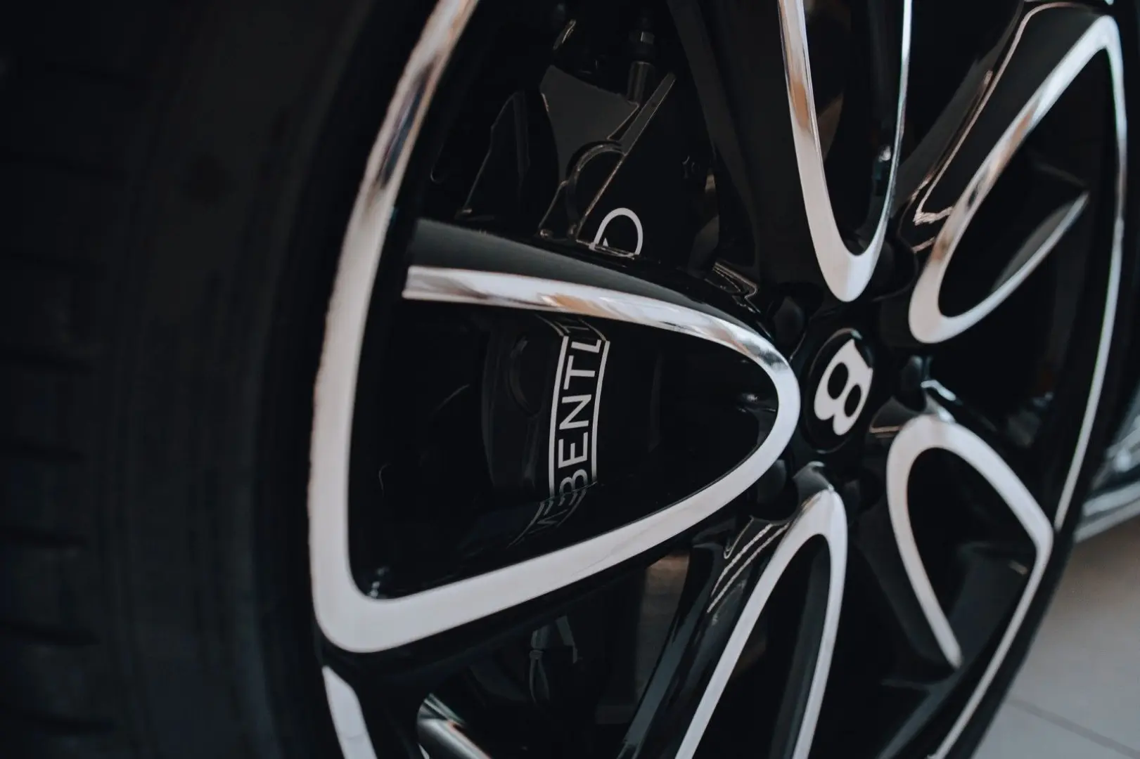 Continental GT V8 Azure - Styling spec.