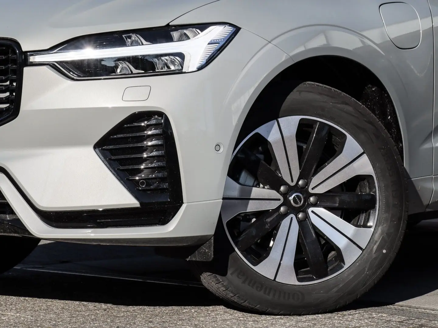 XC60 T6 Plus Dark Recharge Plug-In Hybrid AWD