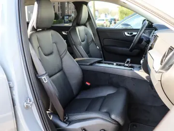 XC60 T6 Plus Dark Recharge Plug-In Hybrid AWD