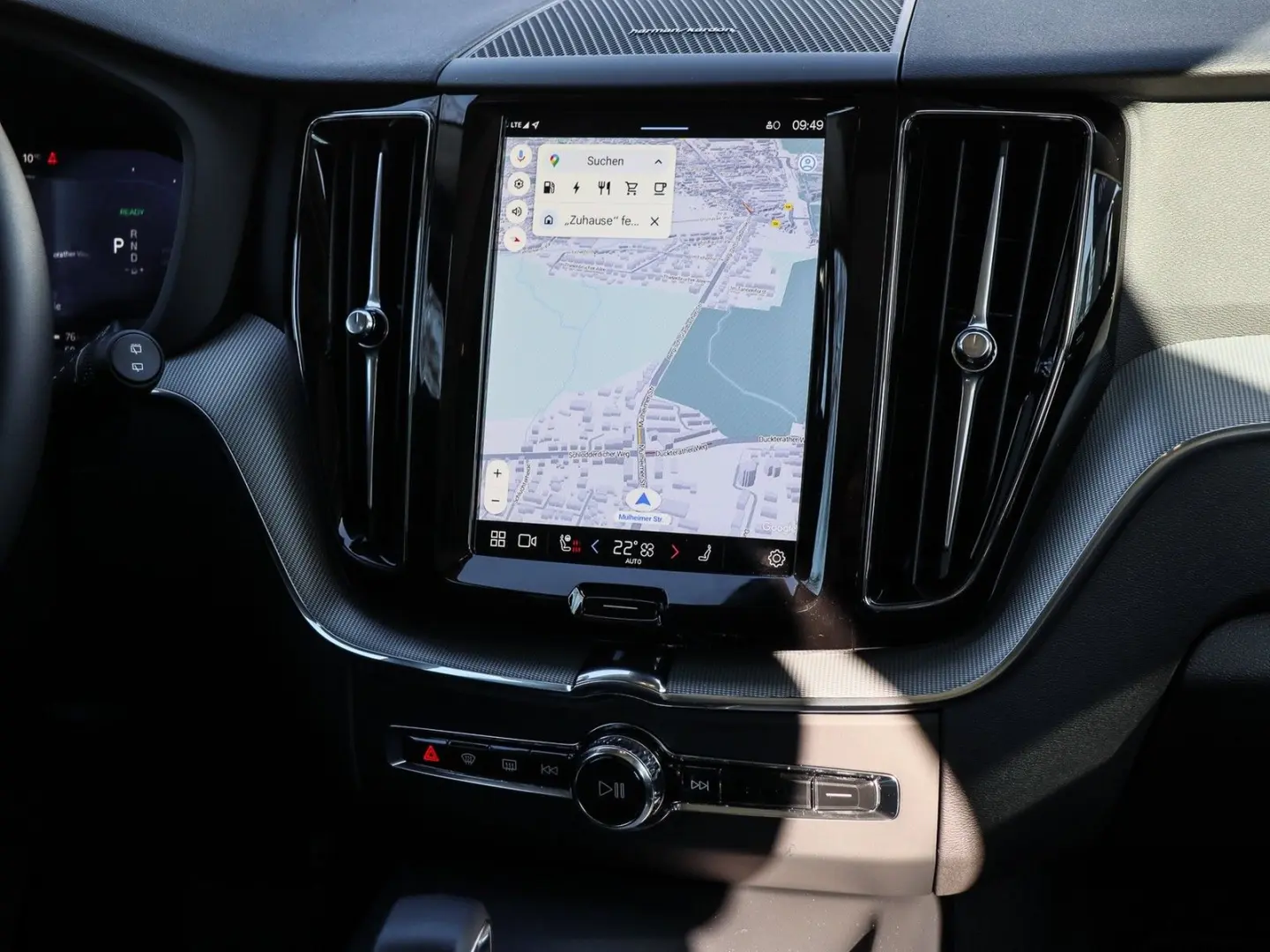 XC60 T6 Plus Dark Recharge Plug-In Hybrid AWD