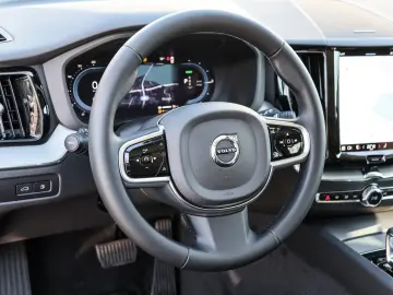 XC60 T6 Plus Dark Recharge Plug-In Hybrid AWD