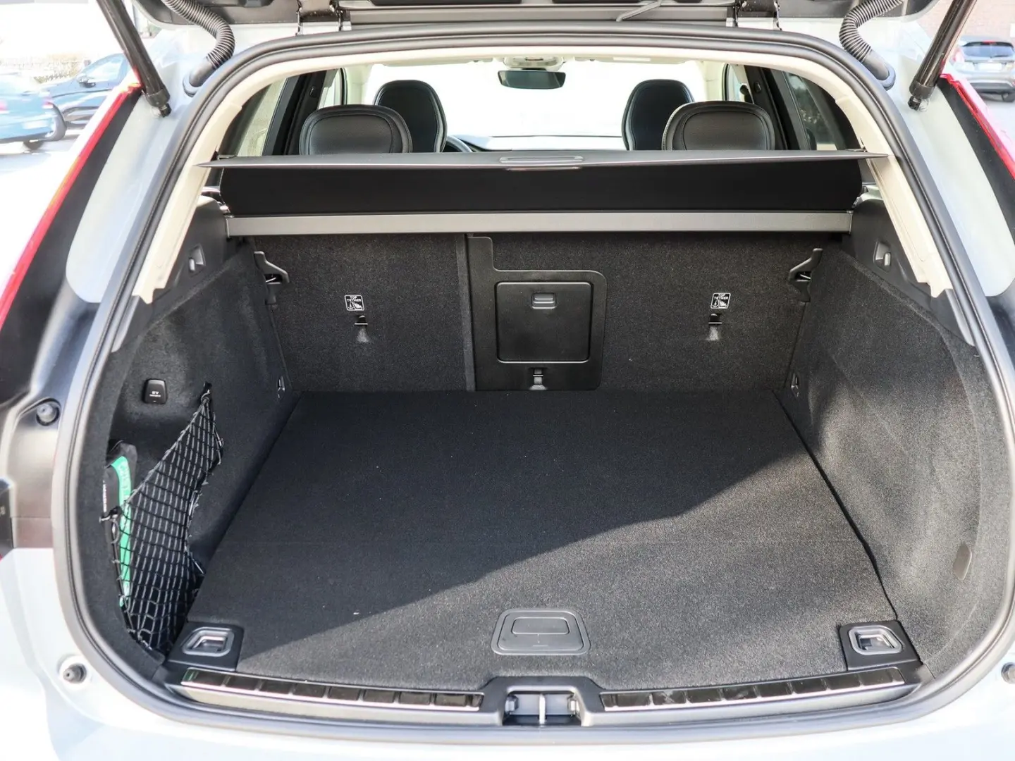 XC60 T6 Plus Dark Recharge Plug-In Hybrid AWD