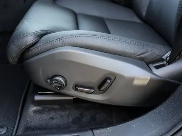 XC60 T6 Plus Dark Recharge Plug-In Hybrid AWD