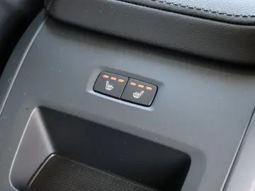 XC60 T6 Plus Dark Recharge Plug-In Hybrid AWD