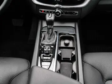 XC60 Momentum Pro 2WD D4 EU6d-T AHK Navi Leder D