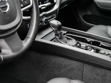 XC60 Momentum Pro 2WD D4 EU6d-T AHK Navi Leder D