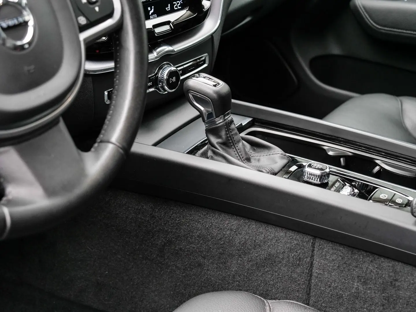 XC60 Momentum Pro 2WD D4 EU6d-T AHK Navi Leder D